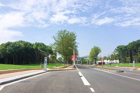 南京东南大学 38寸电子站牌案例