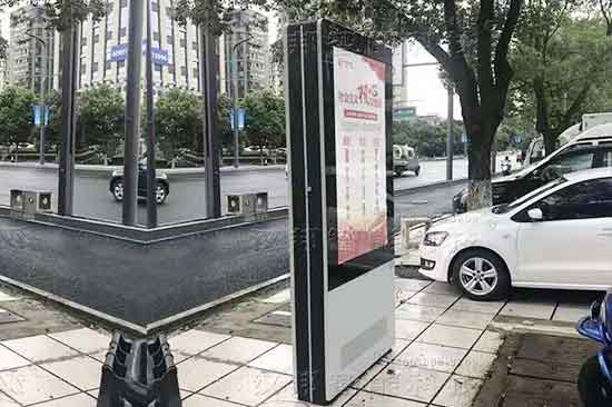 浙江湖州65寸户外立式广告机案例