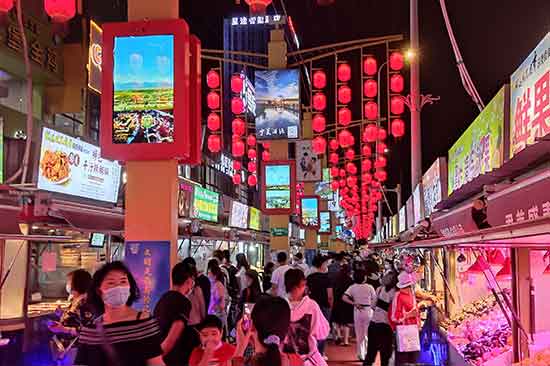宁夏怀远夜市户外灯杆屏案例