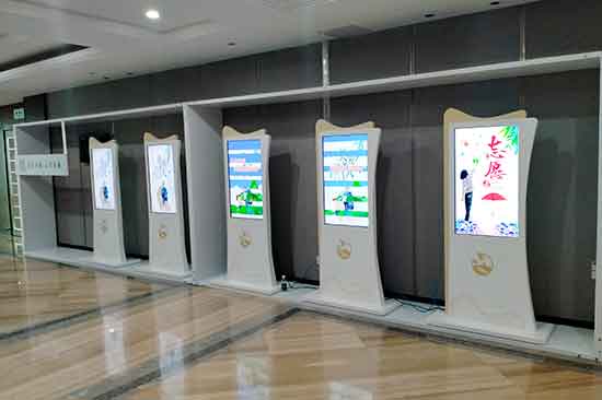 嘉兴某展馆室内立式广告机案例